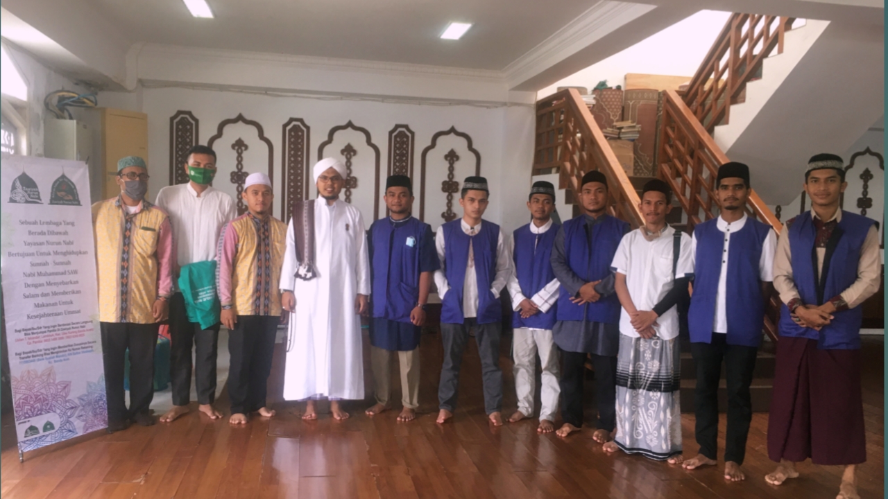 Remaja Masjid Baiturrahman Banda Aceh Laksanakan Kegiatan Jum'at Berbagi
