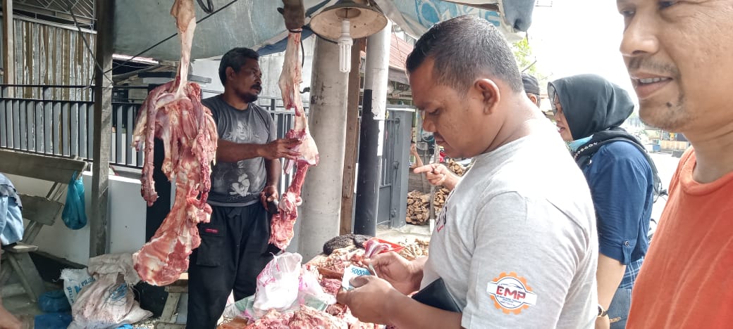 Pemerintah Tak Sediakan Fasilitas, Penjual Daging Sewa Lapak Dari Pedagang Ikan
