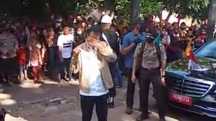 Air mata Jokowi terjatuh