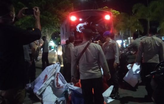 Polisi Bongkar Paksa Tenda GEMPA di Kantor Bupati Aceh Barat