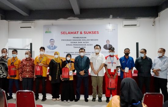 Disdik Aceh melepaskan 80 Siswa SMK Magang ke Sumut dan Jabar