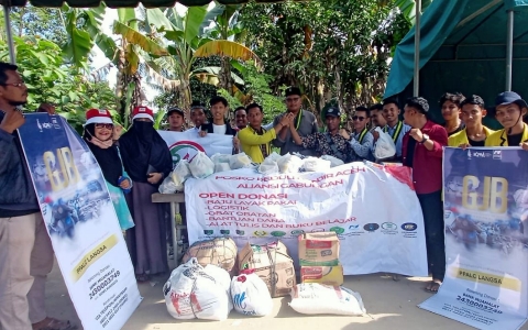 Aliansi Peduli Banjir Aceh Kota Langsa Menyerahkan Bantuan Donasi