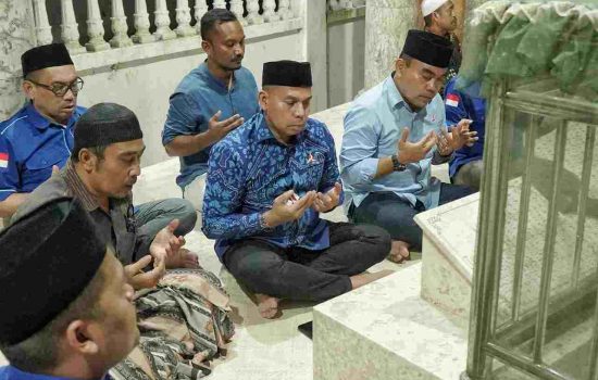 Menutup Agenda di Aceh Selatan, Muslim Ziarah ke Makam Nek Abu Bakongan