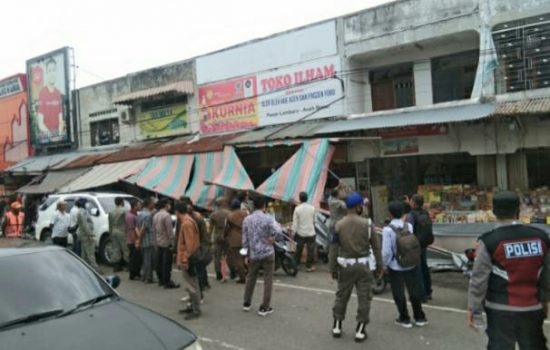 Pemkab  Bongkar Sejumlah Pertokoan di Pasar Aceh