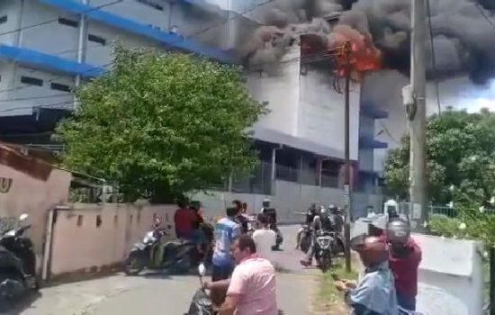 Breaking News !!! Suzuya Mall Setui Banda Aceh Kebakaran,Api Kian Membesar