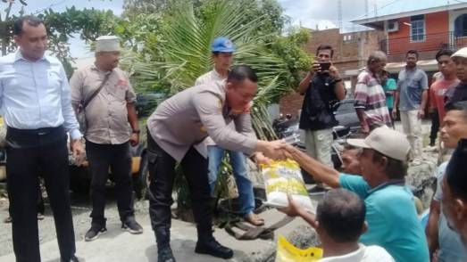 Polres Aceh Barat dan Bank Aceh Syariah Bagikan 100 Paket Sembako