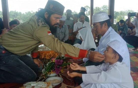DPP Rimueng Kila Center Aceh Fasilitasi Satu Keluarga Masuk Islam