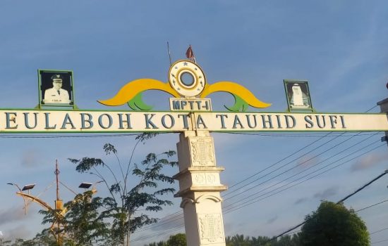 Tgk Adek : Foto Ramli MS di Gerbang Kota Sufi Bukan atas Nama BACALEG PDIP