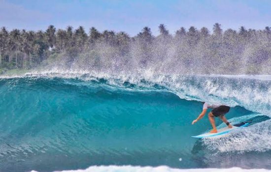 Ombak Laut Simeulue Spot Destinasi Wisata Surfing Terbaik Tanah Air