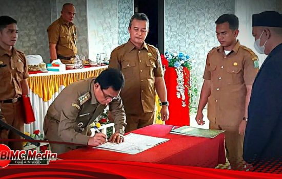 PJ Bupati Ahmadlyah Mutasi Sejumlah Pejabat Di Simeulue.