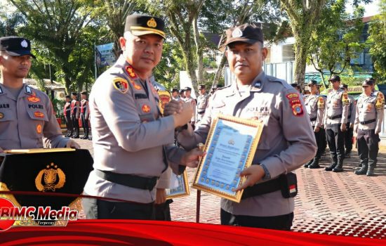 Tiga Personil Polres Aceh Barat Terima Penghargaan dari AKBP Pandji Santoso