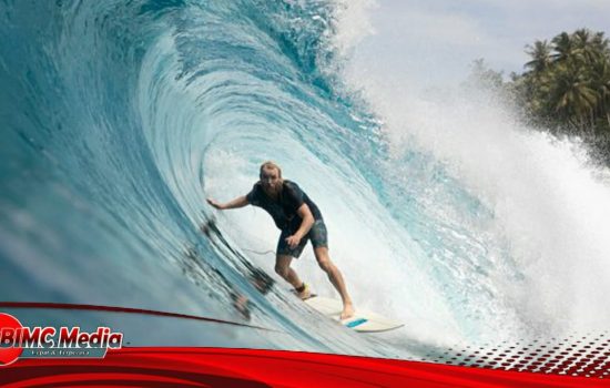 Surga Tersembunyi Pulau Simeulue, Destinasi Favorit Para Pecinta Surfing