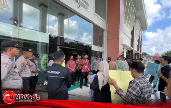 Apel Green Aceh Gelar Aksi Di Pengadilan Negeri Suka Makmue, Tuntut Eksekusi Lahan PT Kalista Alam