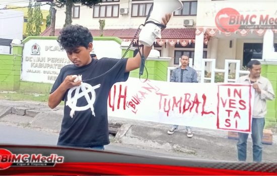 KPW SMUR Aceh Barat Lakukan Aksi Protes Terhadap UU Cipta Kerja.
