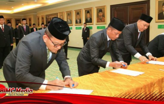 Azhari Dilantik Jadi  Kakanwil Kementrian Agama Aceh