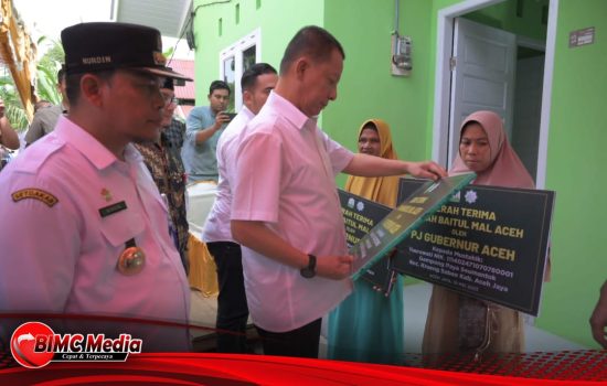 PJ Gubernur Aceh Berikan Sejumlah Bantuan ke Masyarakat Saat Kunker ke Aceh Jaya