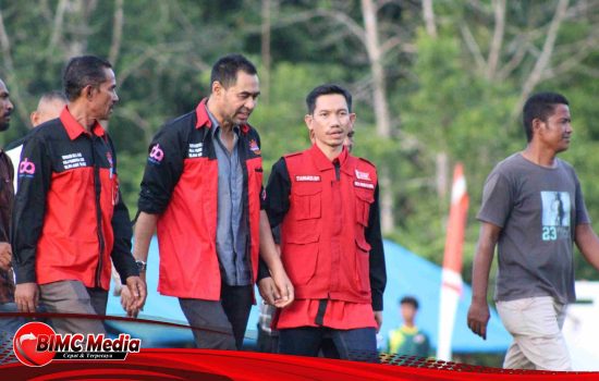 Ketua Fraksi PA-DPRA Dampingi Muallem Buka Turnamen Bola Kaki di Aceh Barat
