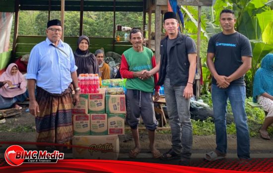 Politisi Muda M. Khaisar Salurkan Bantuan Korban Banjir Bandang Beutong Banggalang.