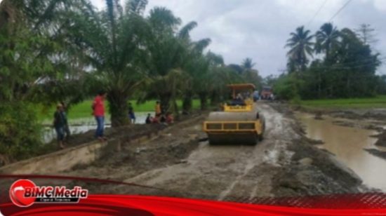 PUPR Aceh Barat Lakukan Penanganan Jalan Putus di Seumantok Pante Cereumen