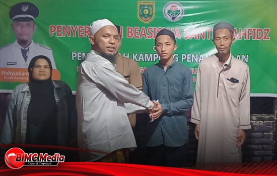 Dua Pelajar Penghafal Al-Quran Terima Beasiswa Dari Pemdes Penanggalan 