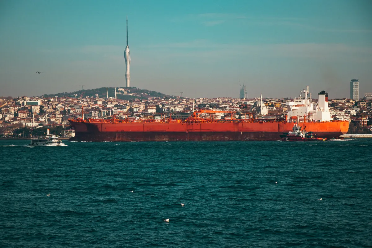 Strait of Hormuz oil traffic